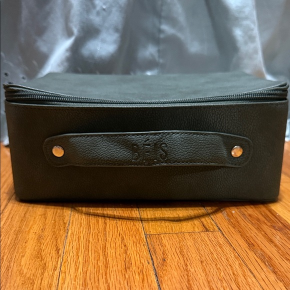 BEIS Olive Cosmetic Case - USED - Picture 2 of 6
